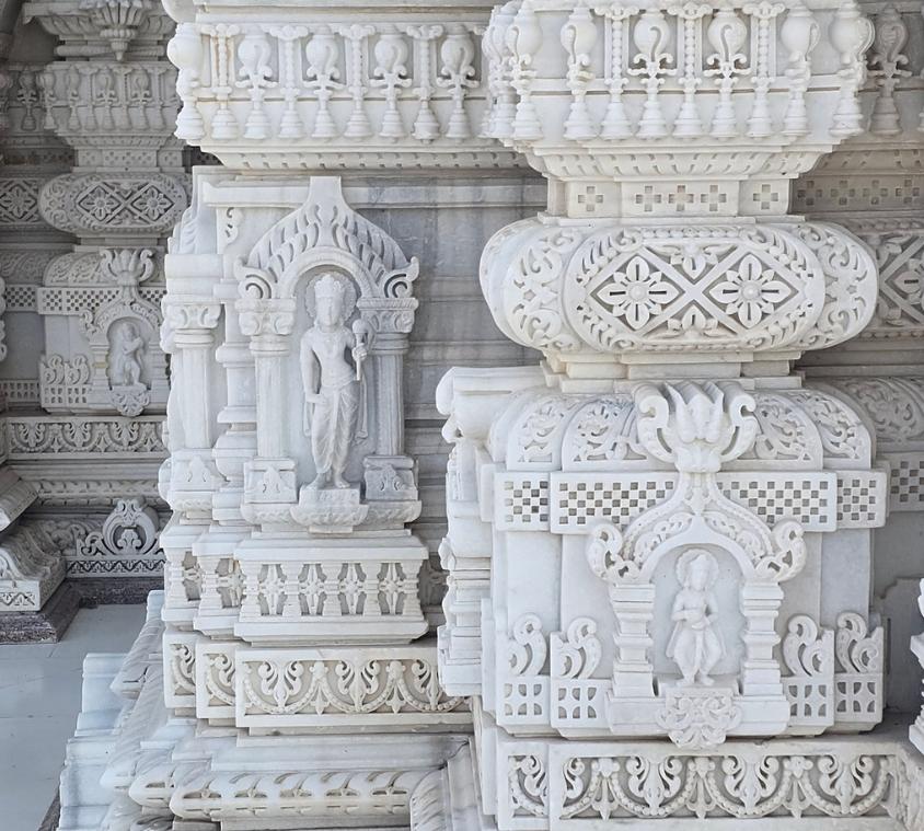 Artisan Marble Jali Screen With Floral Patterns